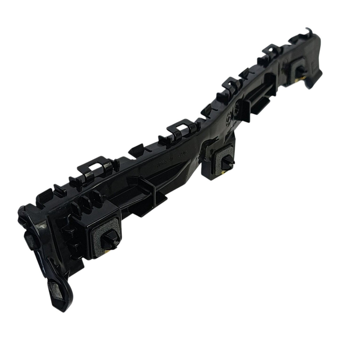 VISTA HORIZONTAL SOPORTE PARACHOQUE TRASERO LADO IZQUIERDO SUZUKI SPRESSO 2019-2026