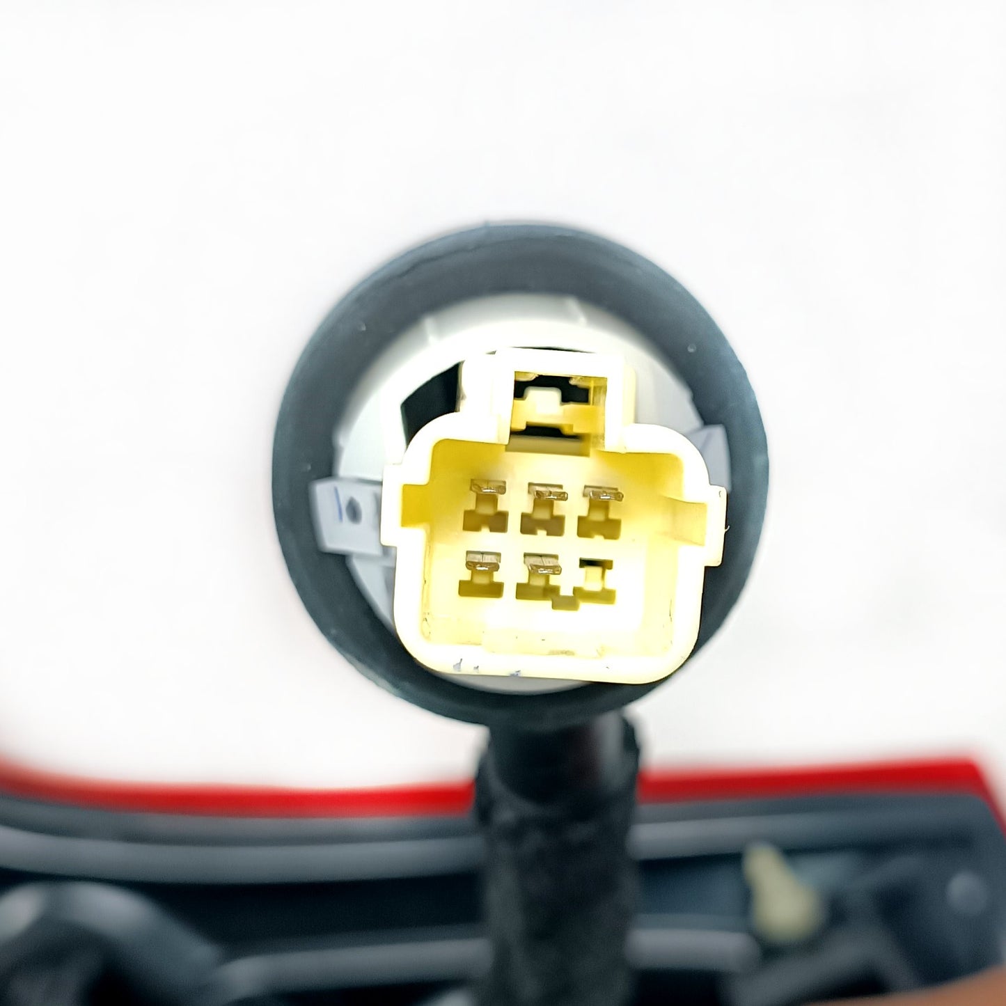 CONECTOR DEL FATO TRASERO IZQUIERDO SUZUKI SWIFT 2018 2024 OEM