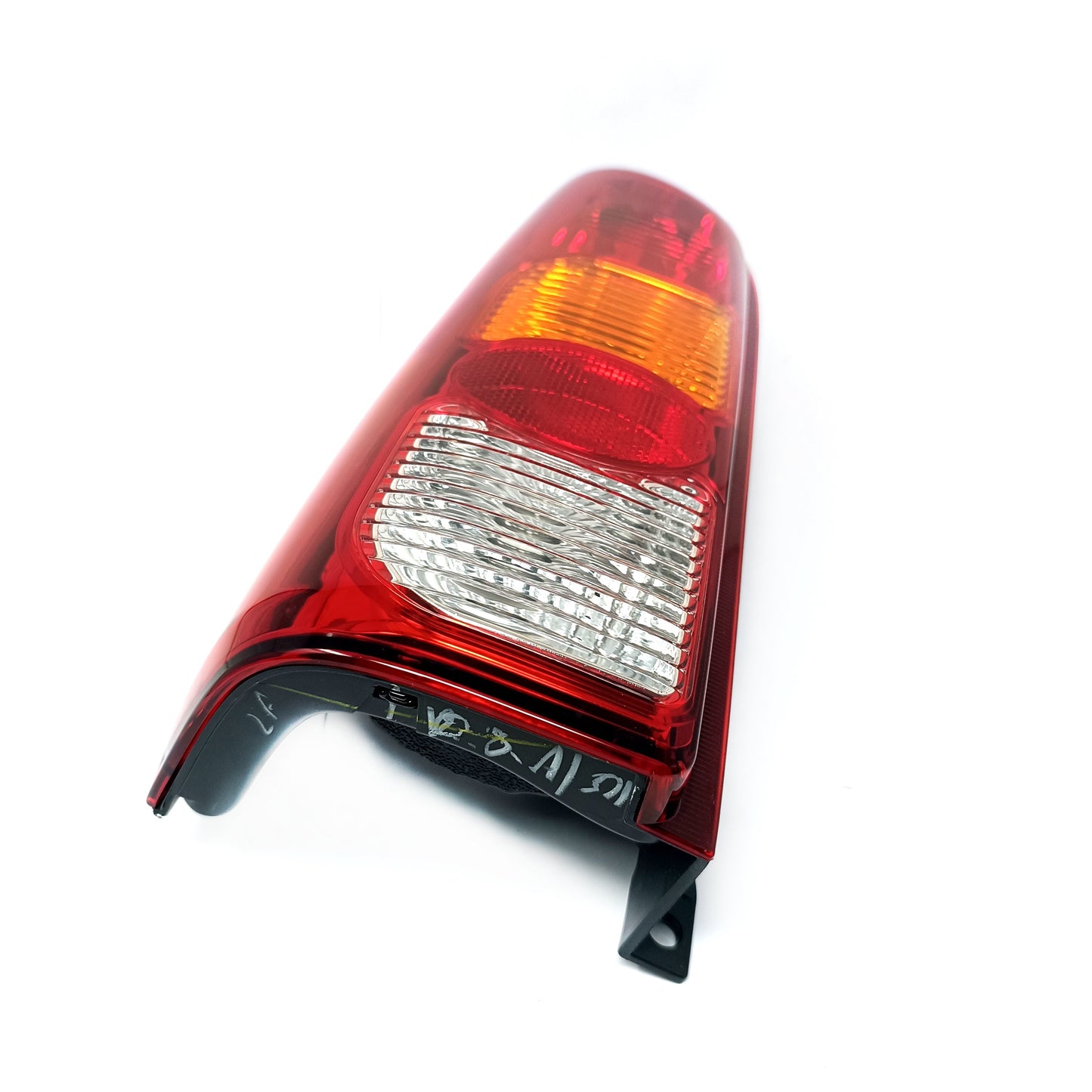 VISTA FRONTAL DE FARO TRASERO IZQUIERDO SUZUKI EECO 2010 2024 OEM