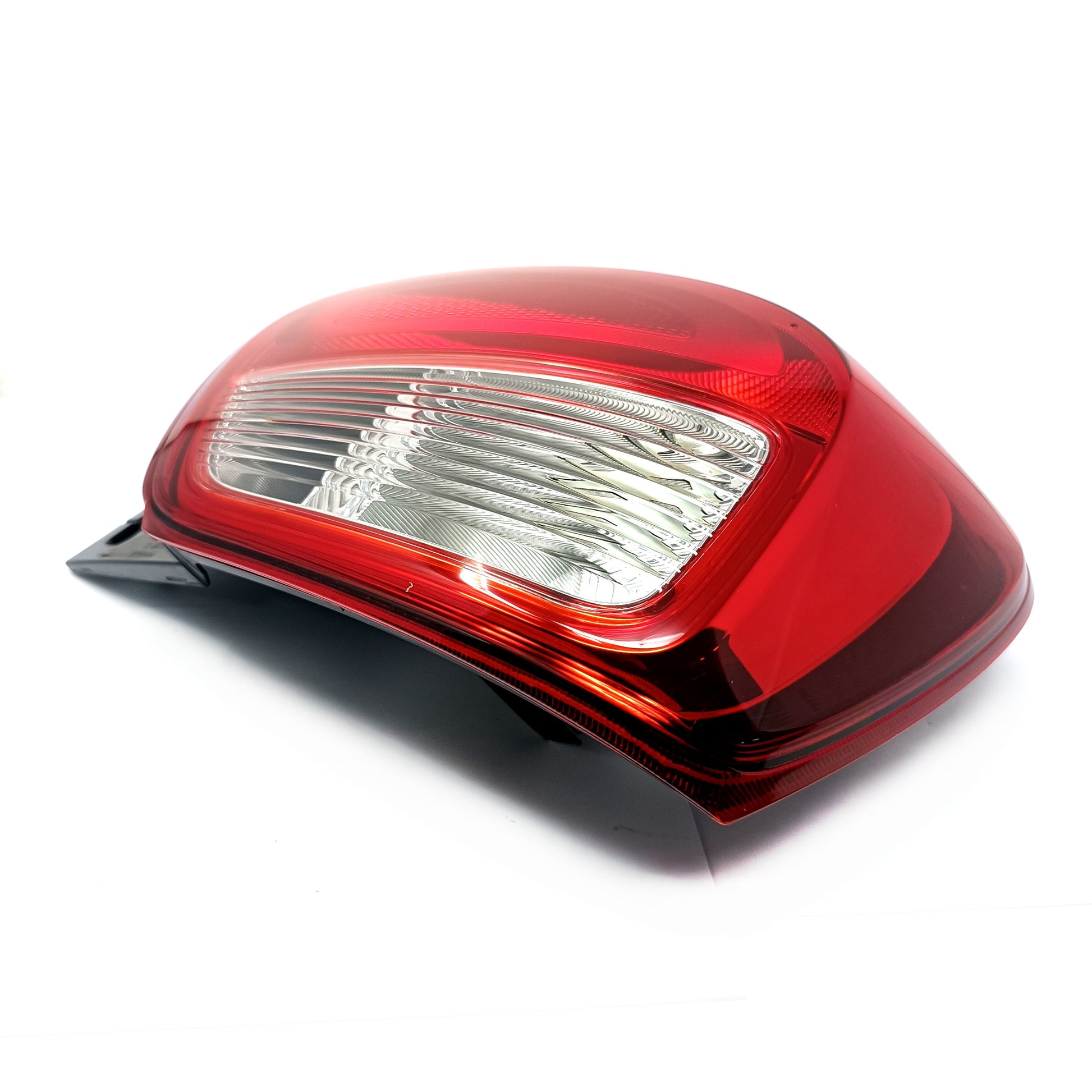 VISTA INFERIOR DE FARO TRASERO DERECHO PARA SUZUKI CELERIO 2021 2025 ORIGINAL