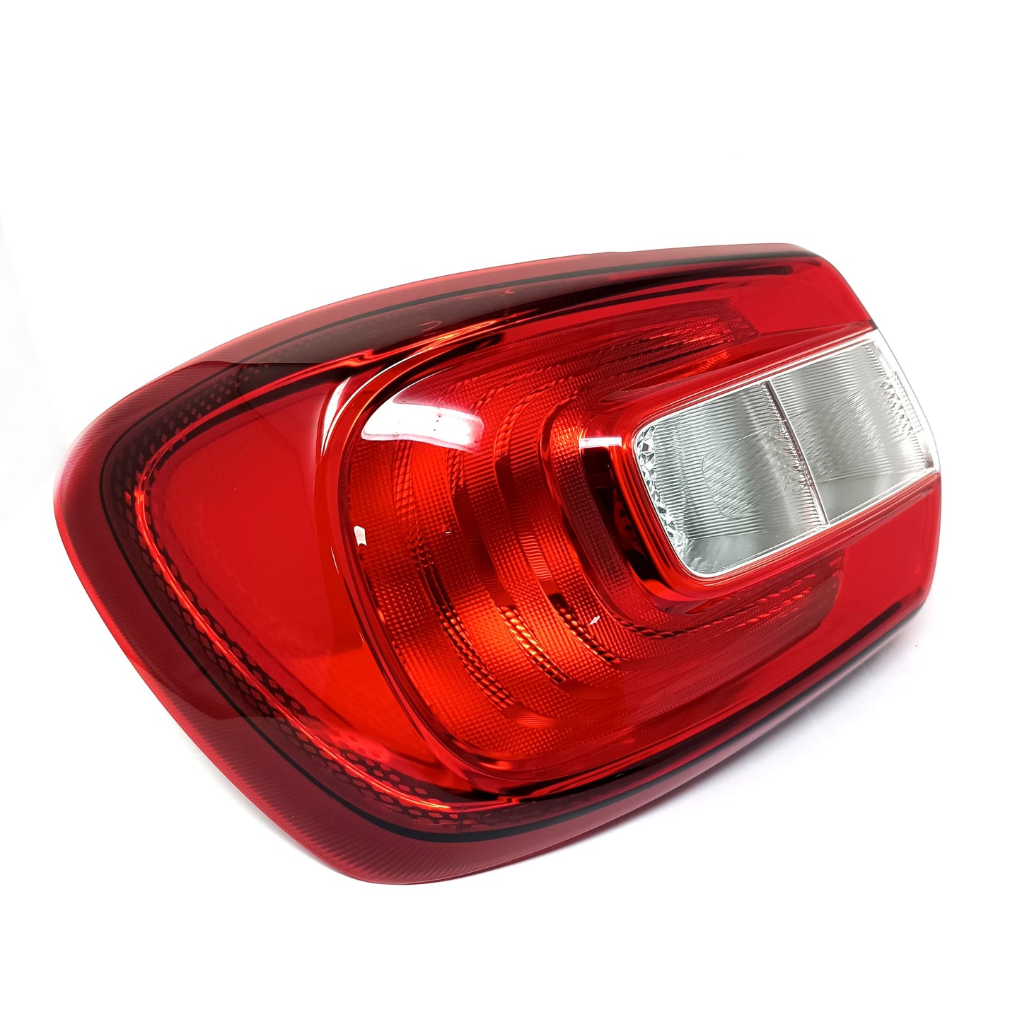 VISTA LATERAL DE FARO TRASERO IZQUIERDO SUZUKI SPRESSO 2019 2025 OEM
