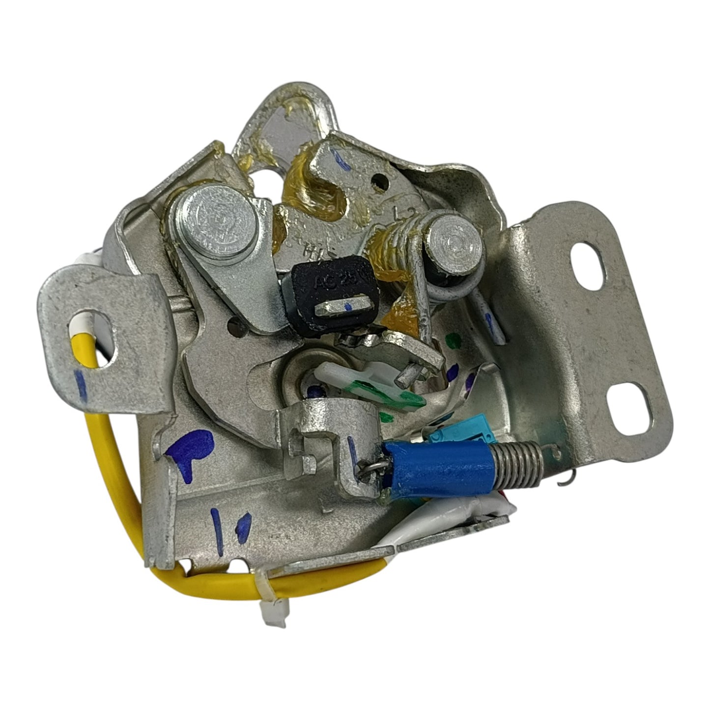 VISTA POSTERIOR DE SEGURO DE CAPOT SUZUKI CELERIO 2021-2026
