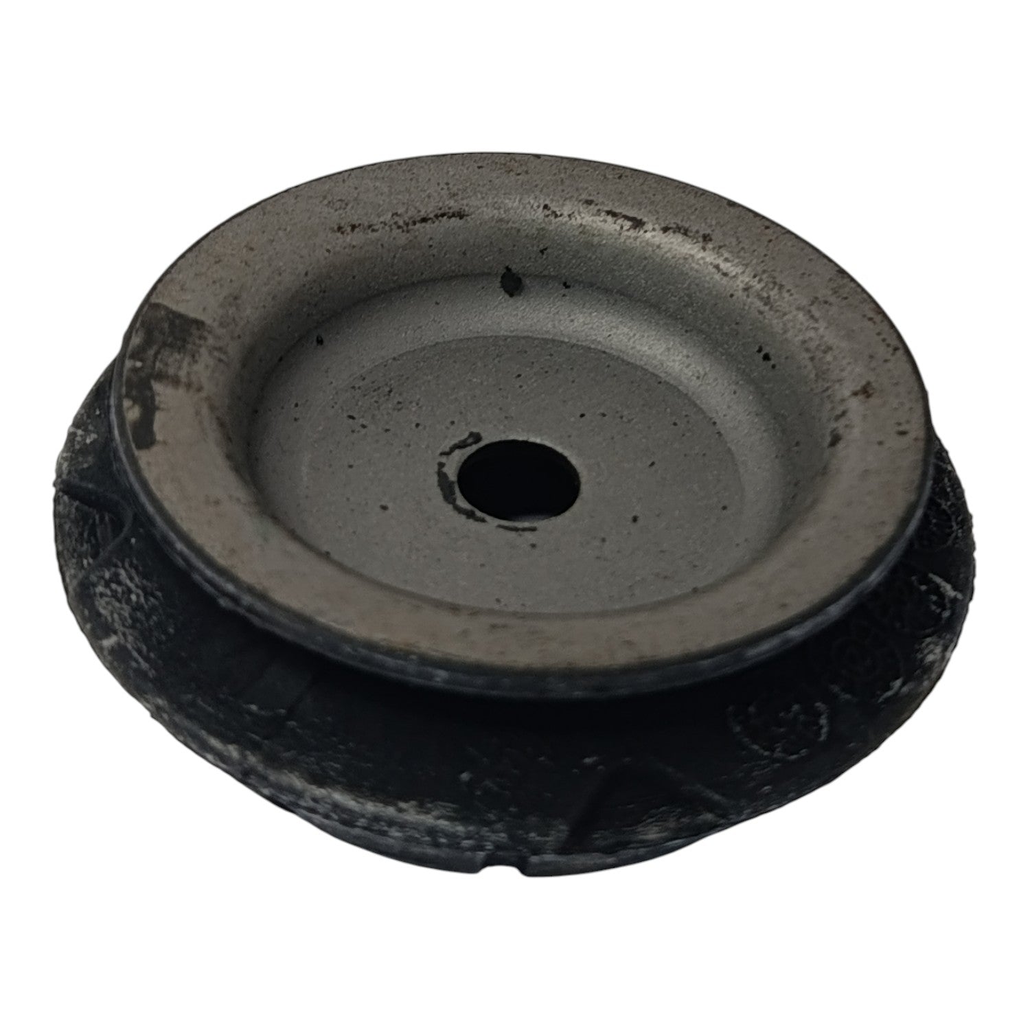 VISTA POSTERIOR BASE AMORTIGUADOR DELANTERO SUZUKI ALTO SPRESSO 2019-2025 OEM
